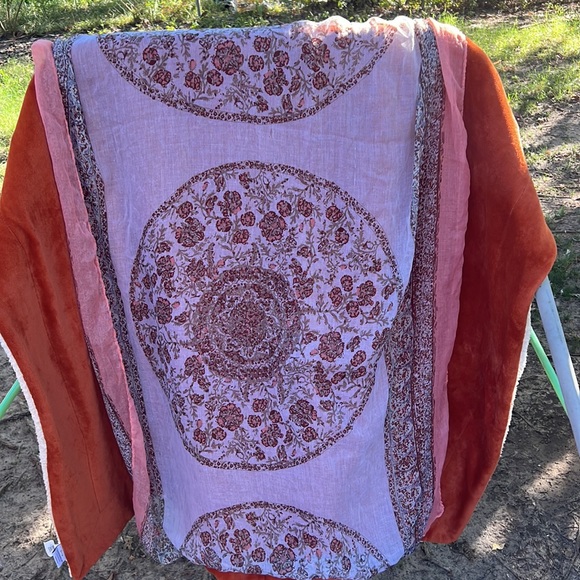 Preowned Joy Susan scarf 70x35 peach border , white with khaki and army green - Picture 2 of 6